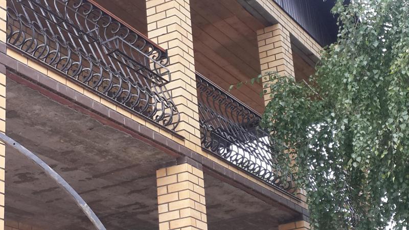 Французский балкон, Верхние муллы